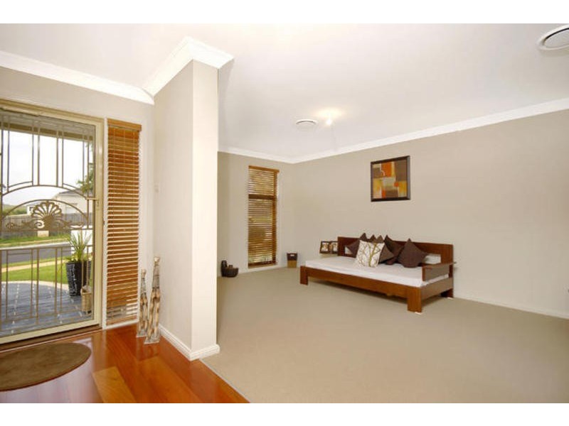 100 Ridgetop Drive, Glenmore Park NSW 2745