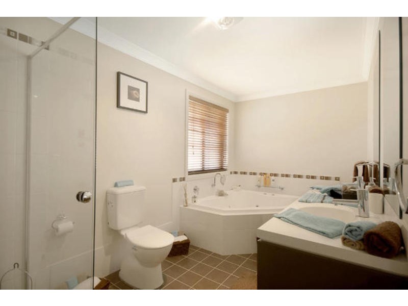 100 Ridgetop Drive, Glenmore Park NSW 2745