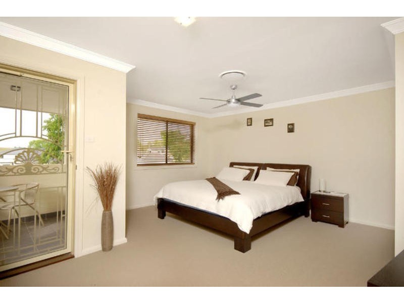 100 Ridgetop Drive, Glenmore Park NSW 2745