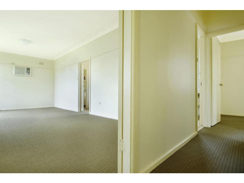 8 Flint Street, Penrith NSW 2750