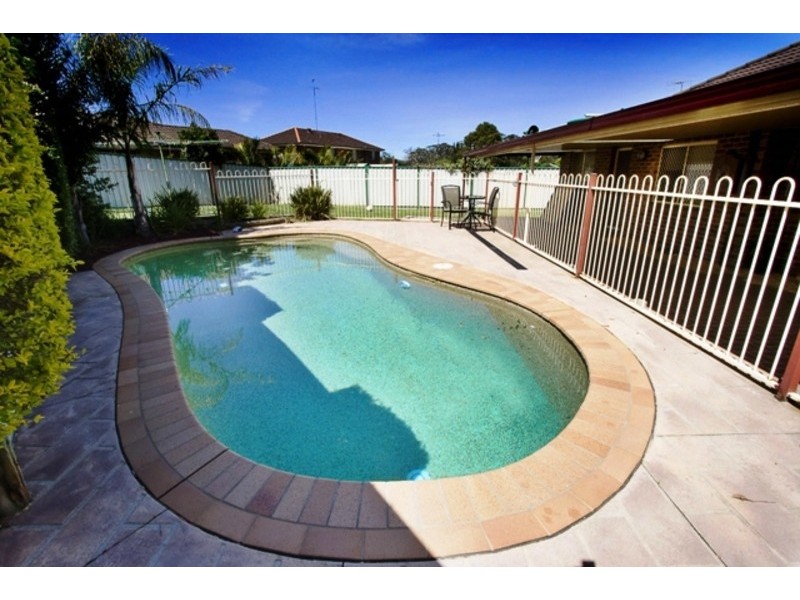 4 Esson Place, Glenmore Park NSW 2745