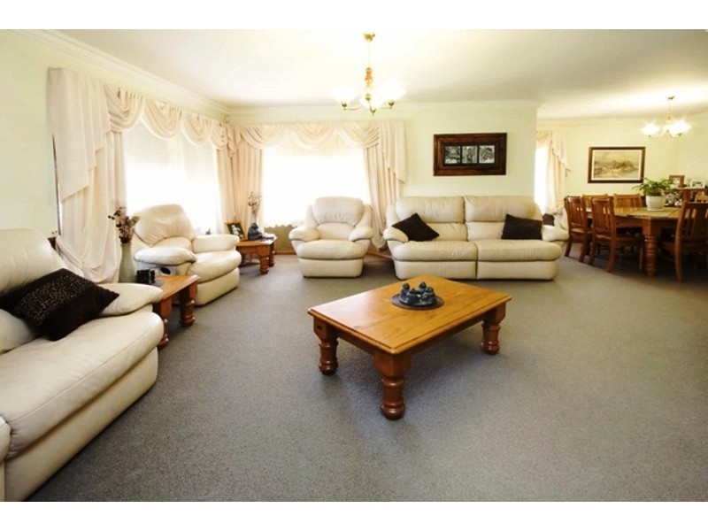 4 Esson Place, Glenmore Park NSW 2745