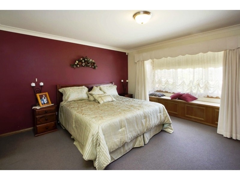 4 Esson Place, Glenmore Park NSW 2745