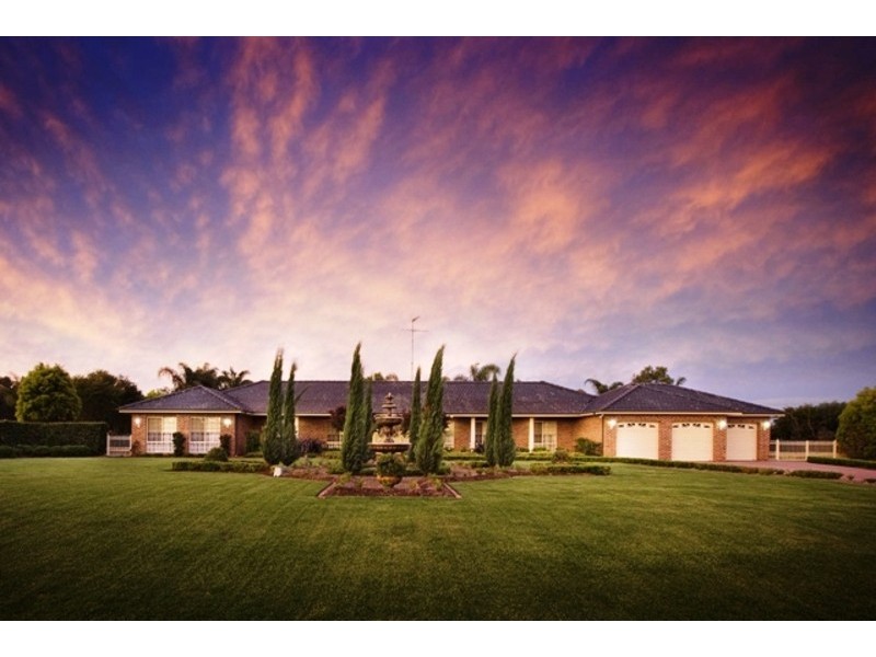 8 Cabernet Circuit, Orchard Hills NSW 2748