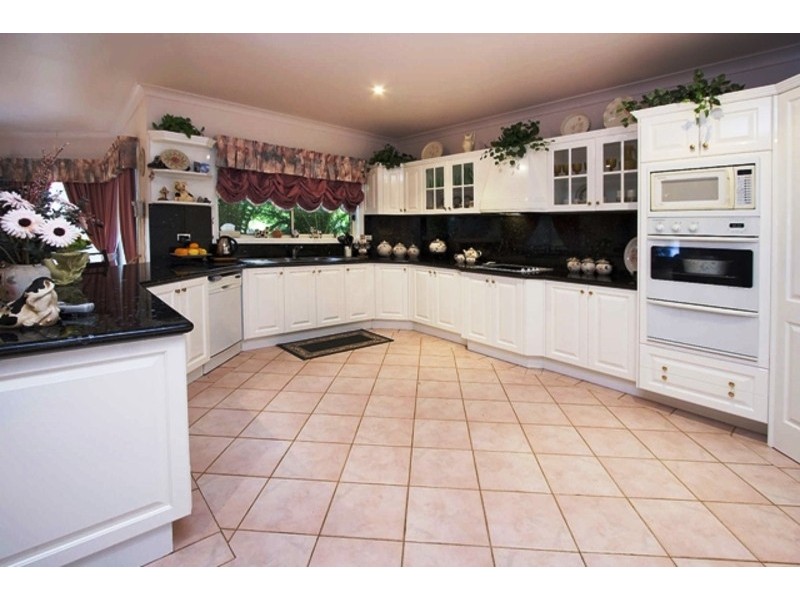 8 Cabernet Circuit, Orchard Hills NSW 2748