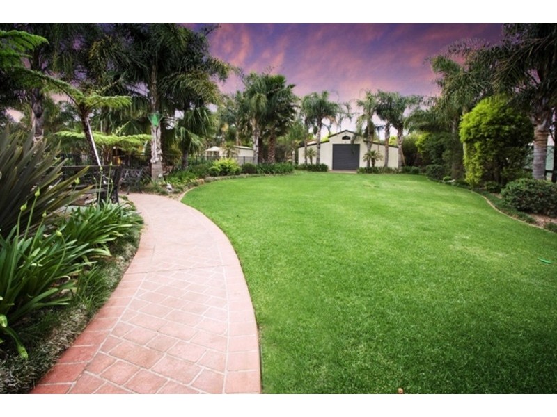 8 Cabernet Circuit, Orchard Hills NSW 2748