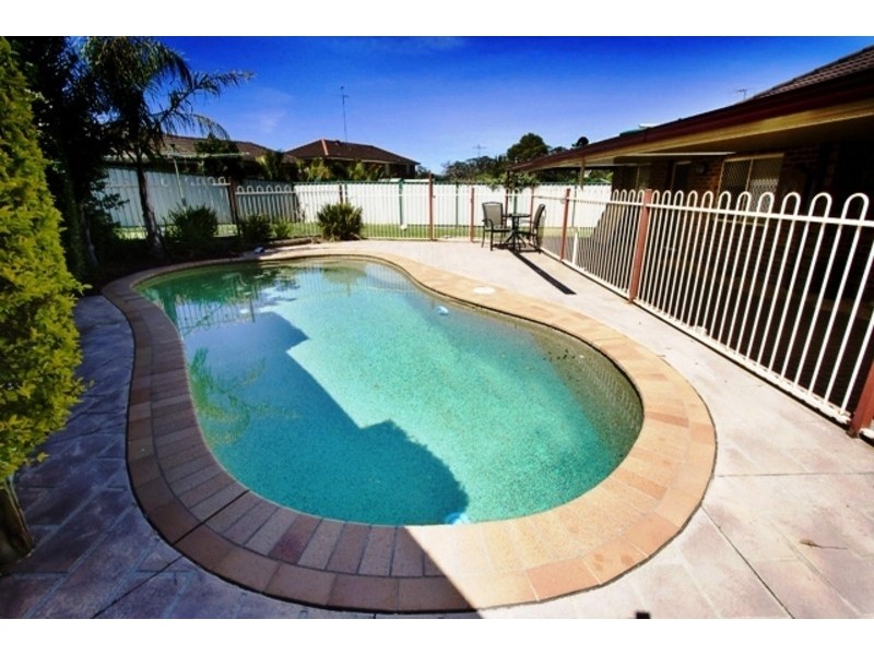 4 Esson Place, Glenmore Park NSW 2745