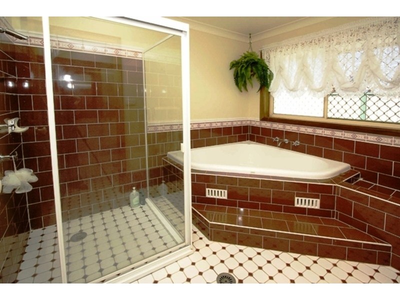 4 Esson Place, Glenmore Park NSW 2745