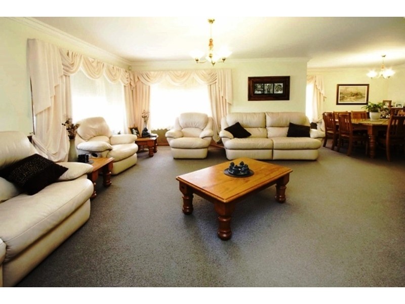 4 Esson Place, Glenmore Park NSW 2745