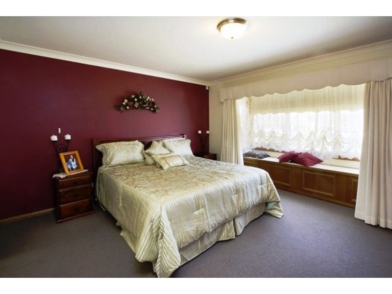 4 Esson Place, Glenmore Park NSW 2745