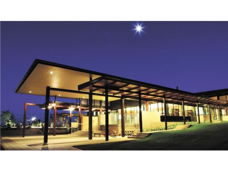 - Twin Creeks Drive, Luddenham NSW 2745