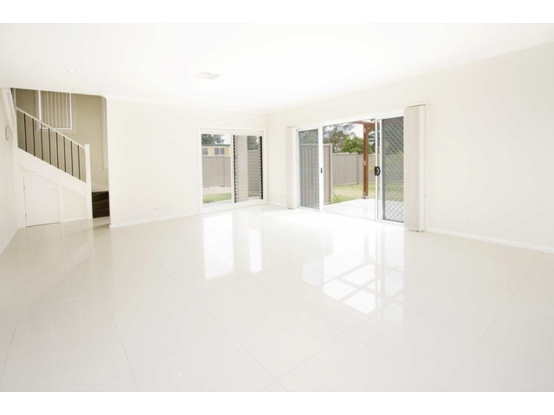 2/52 George Street, Windsor NSW 2756