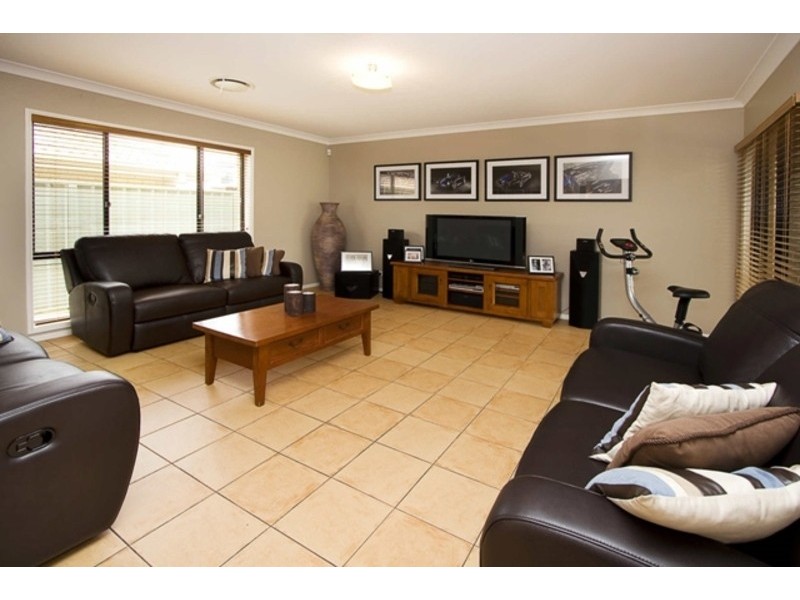 28 Torquay Terrace, Glenmore Park NSW 2745