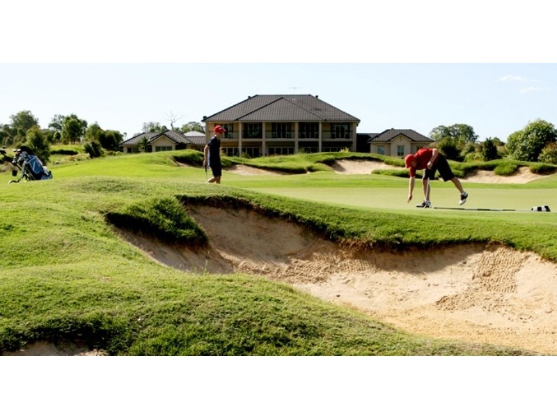 - Twin Creeks Drive, Luddenham NSW 2745