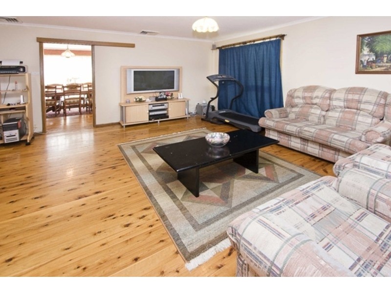 8 Scenic Circuit, Cranebrook NSW 2749