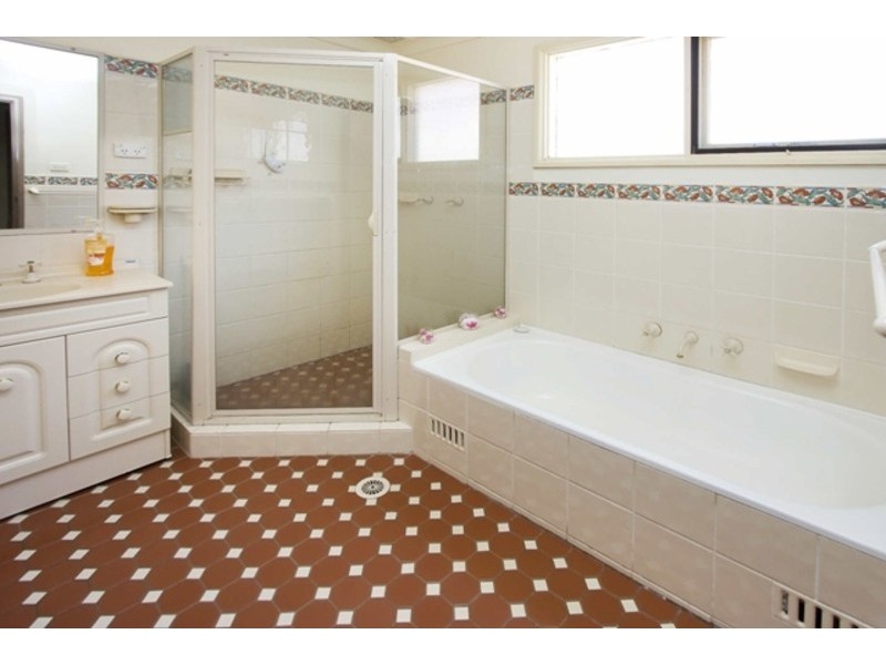 27 Lockyer Avenue, Werrington County NSW 2747