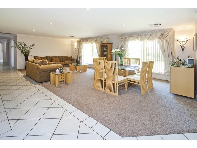 15 Bordeaux Place, Orchard Hills NSW 2748