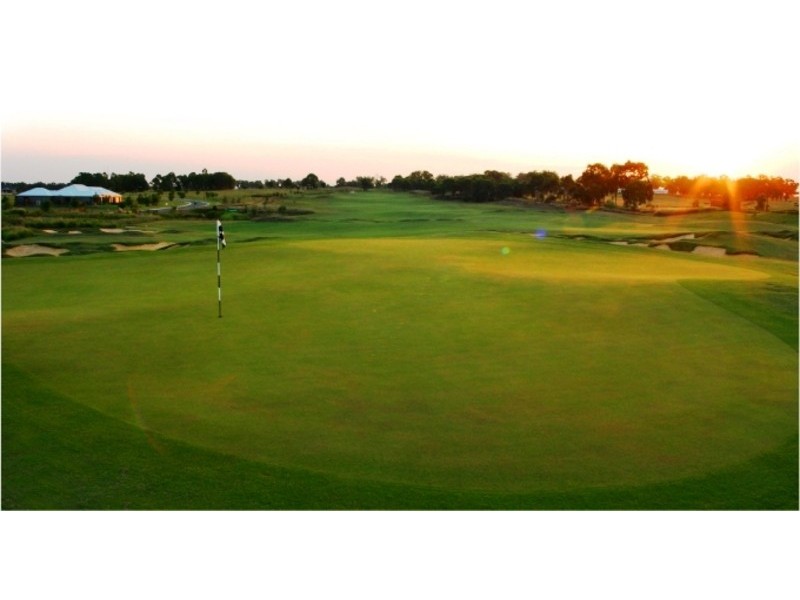 - Twin Creeks Drive, Luddenham NSW 2745