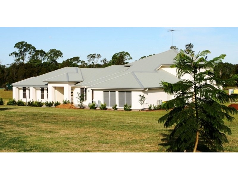 - Twin Creeks Drive, Luddenham NSW 2745