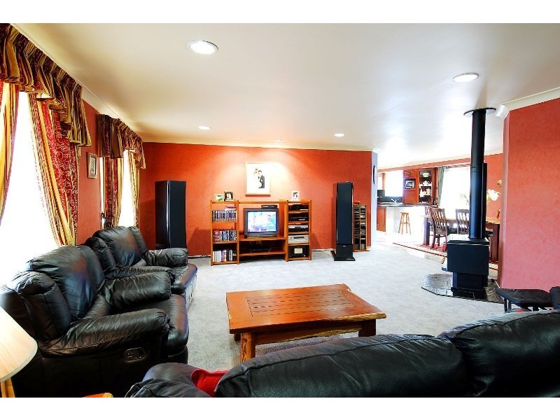 18 Yellowgum Close, Glenmore Park NSW 2745