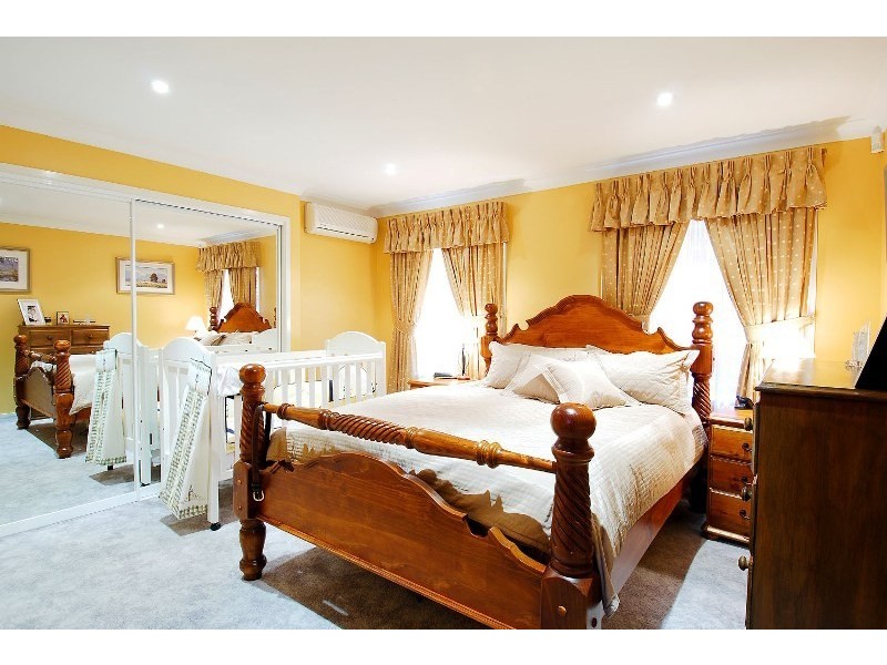 18 Yellowgum Close, Glenmore Park NSW 2745