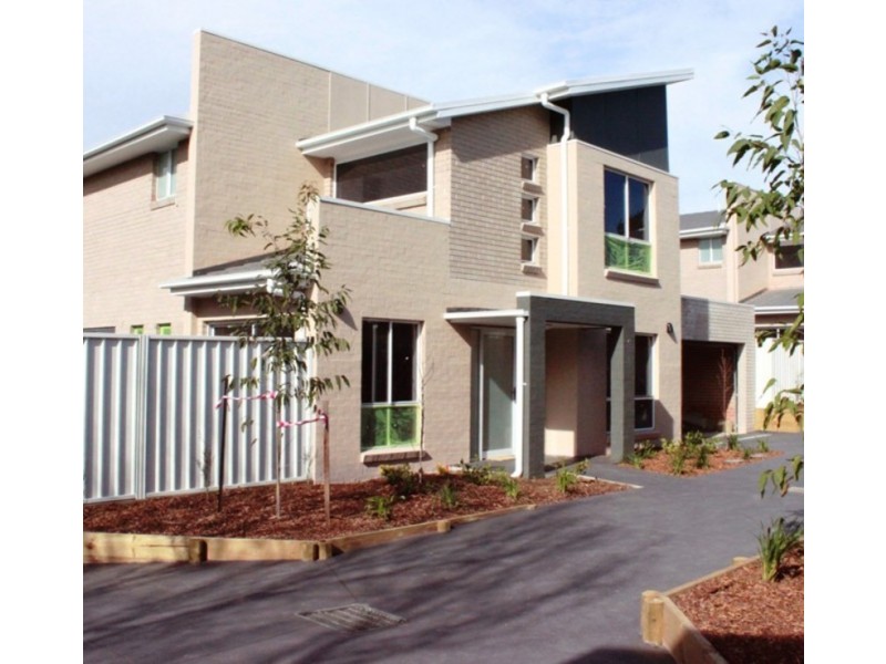 73 The Lakes Drive, Glenmore Park NSW 2745