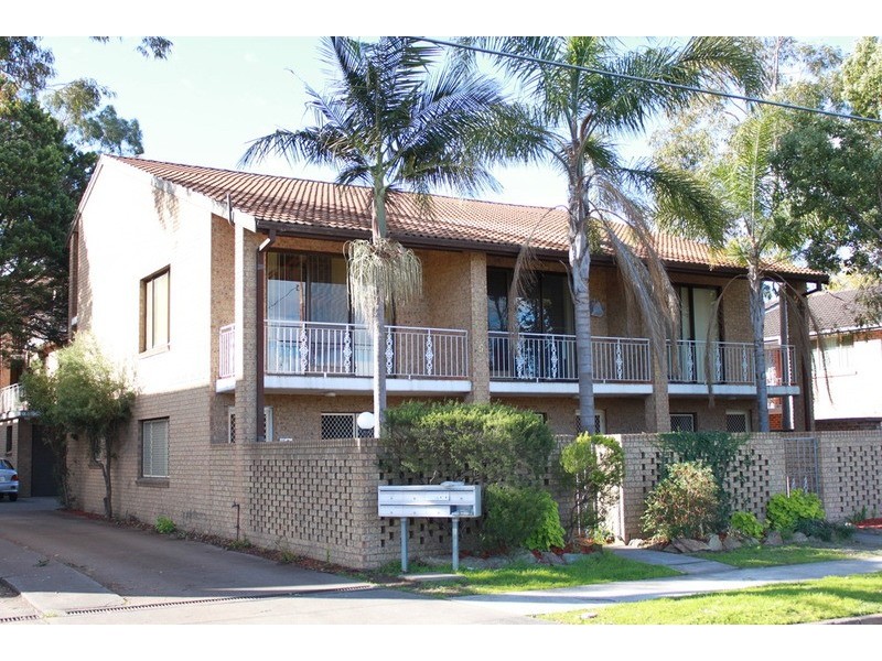 2/5 Santley Crescent, Kingswood NSW 2747