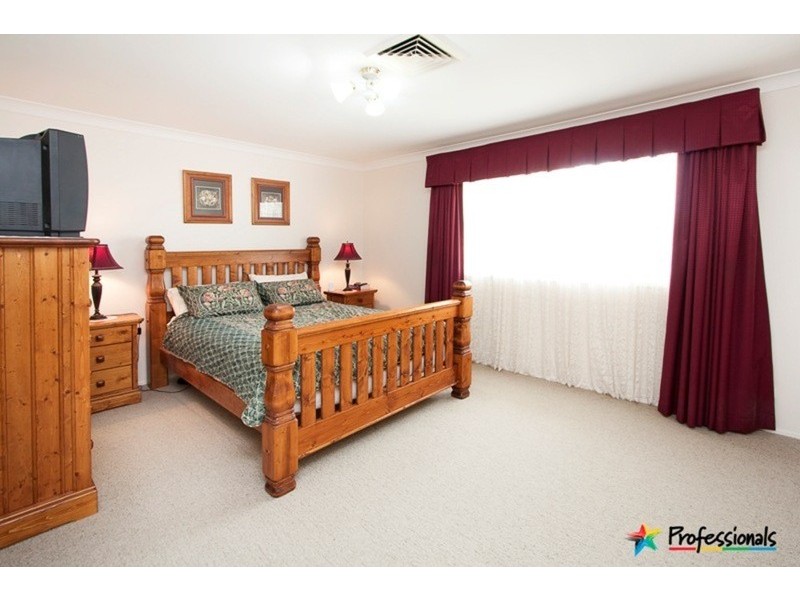 2 Freesia Place, Glenmore Park NSW 2745