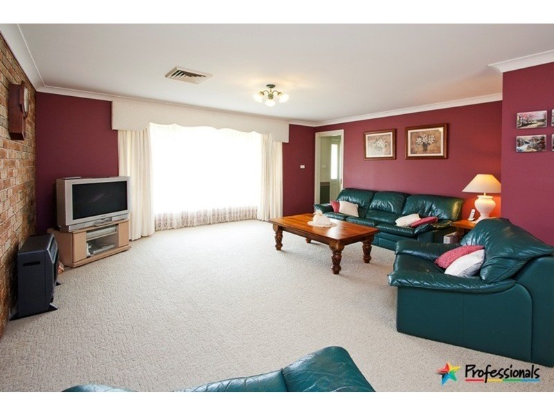2 Freesia Place, Glenmore Park NSW 2745