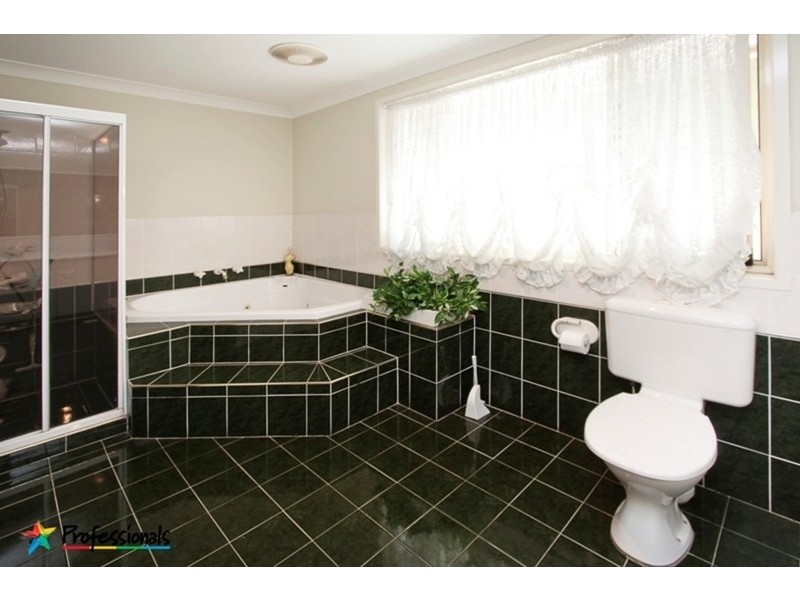 2 Freesia Place, Glenmore Park NSW 2745