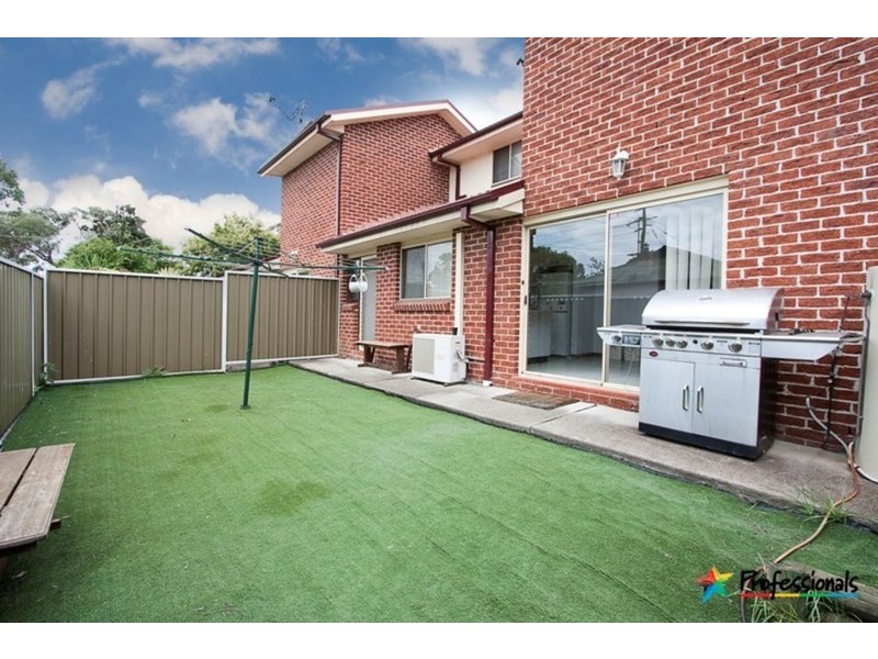 2/39 Bringelly Road, Kingswood NSW 2747