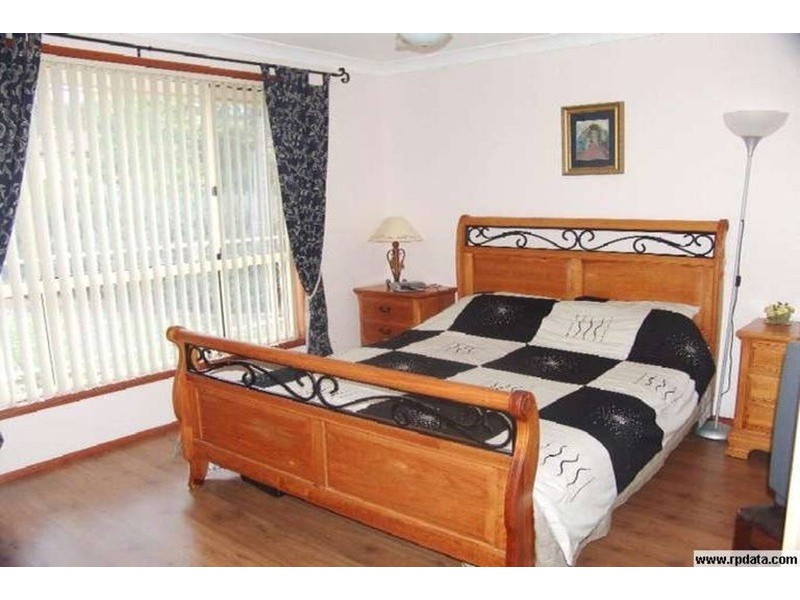 11 Woodlands Drive, Glenmore Park NSW 2745