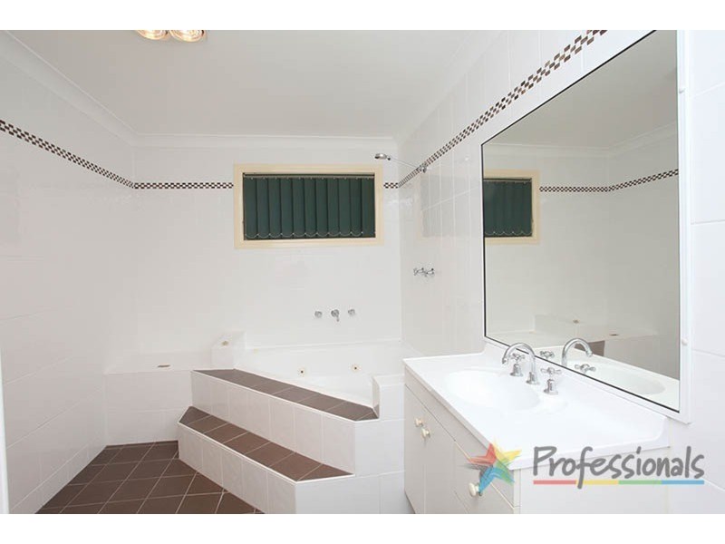 2/17 Lowanna  Drive, South Penrith NSW 2750