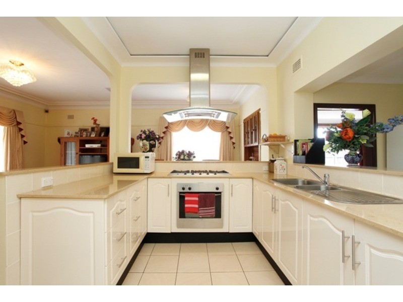 2 Walter  Street, Kingswood NSW 2747