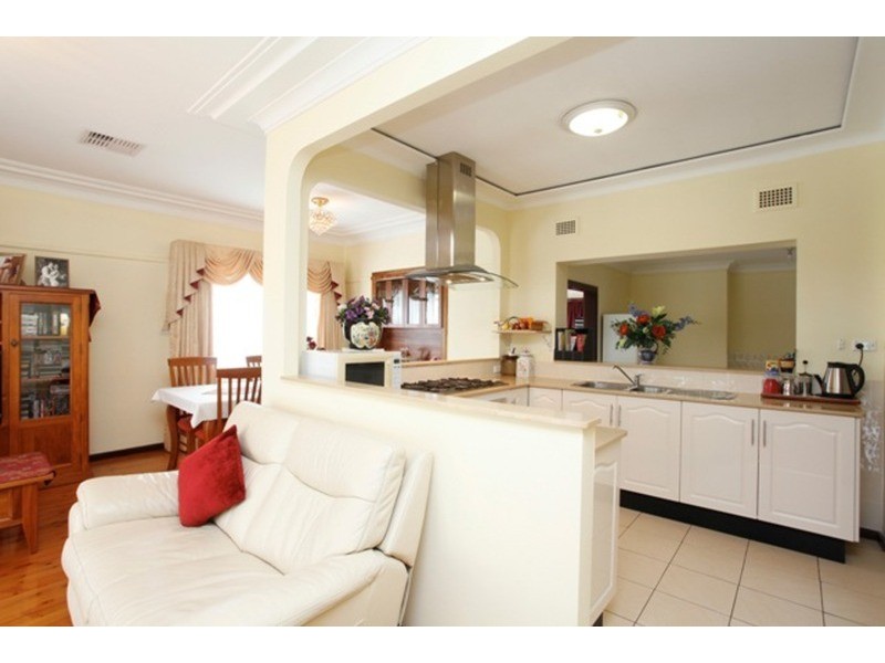 2 Walter  Street, Kingswood NSW 2747