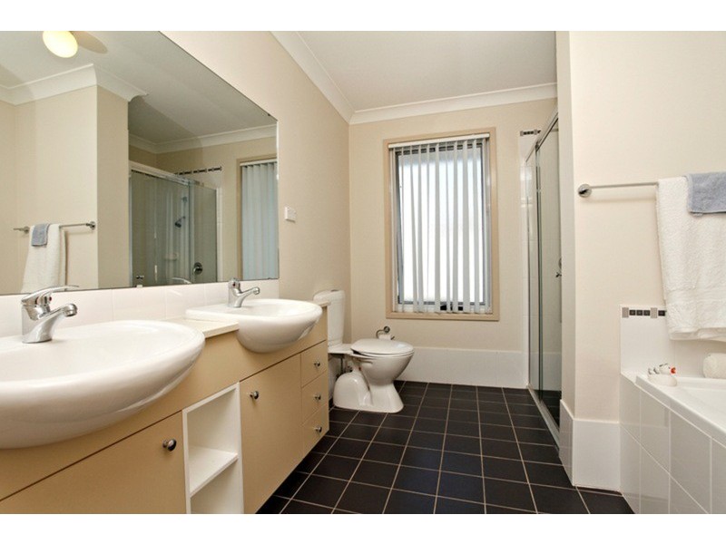 4 Waterside Boulevard, Cranebrook NSW 2749