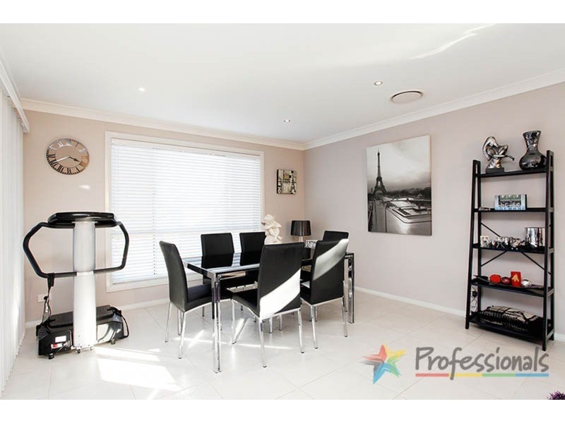 35 Sanderling Crescent, Cranebrook NSW 2749