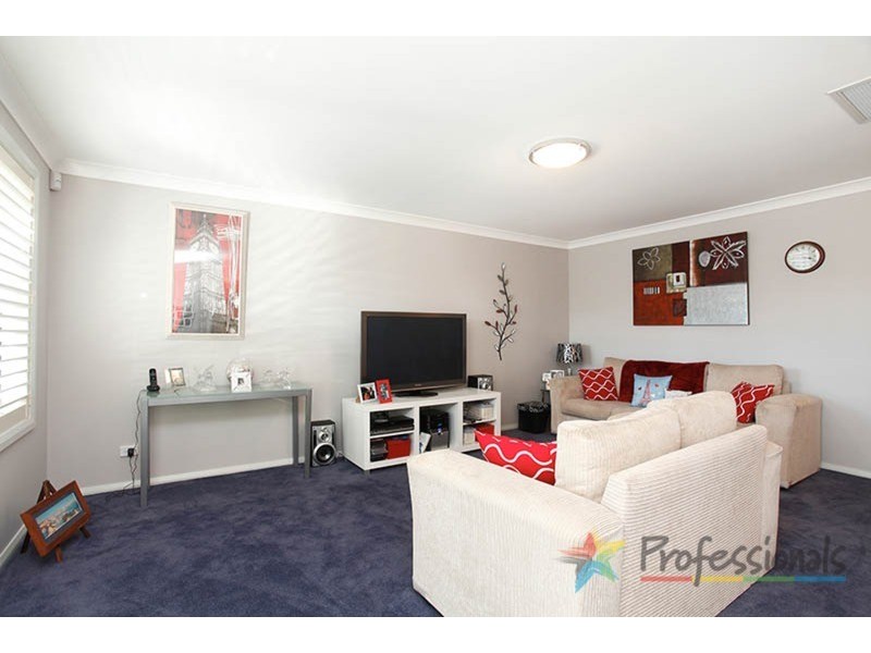 35 Sanderling Crescent, Cranebrook NSW 2749