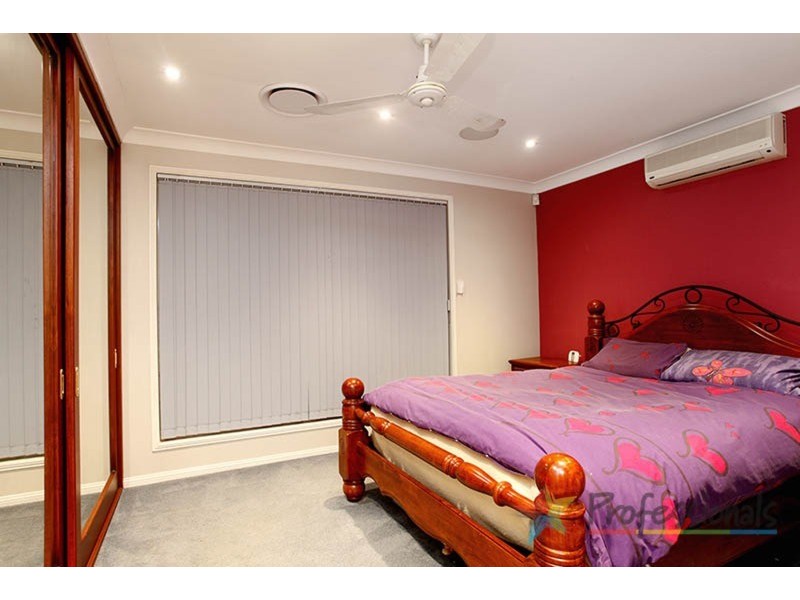 28 Warburton Crescent, Werrington County NSW 2747