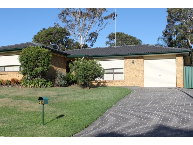 217 Banks Drive, St Clair NSW 2759