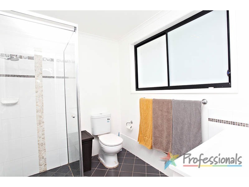 4 Mowla Avenue, Jamisontown NSW 2750