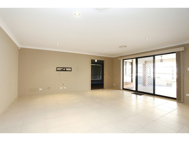 3 Kindlebark Close, Claremont Meadows NSW 2747