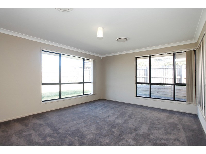 3 Kindlebark Close, Claremont Meadows NSW 2747