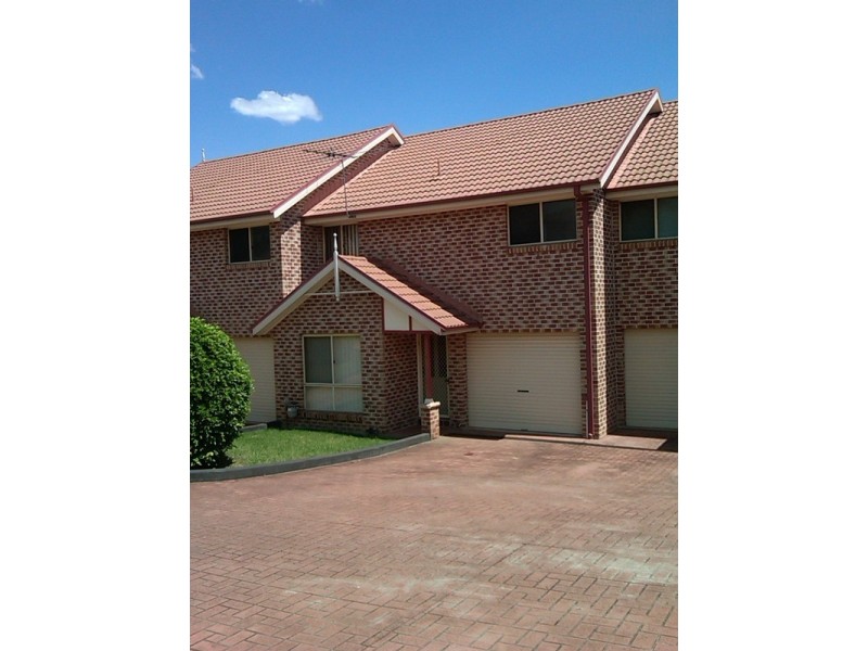 13/113 The Lakes  Drive, Glenmore Park NSW 2745