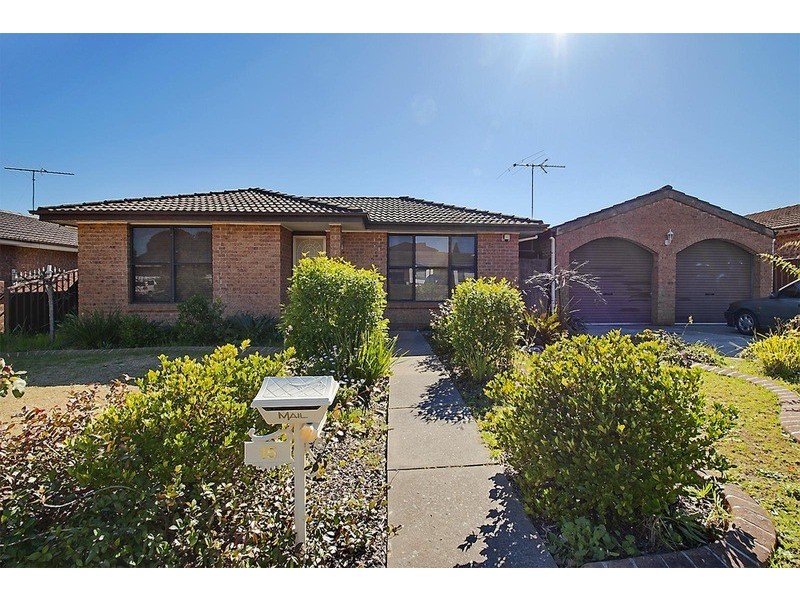 15 Cameo  Crescent, St Clair NSW 2759