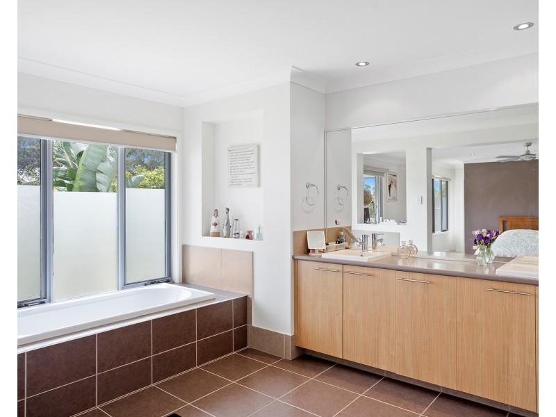 104 Botanical Circuit, Banora Point NSW 2486
