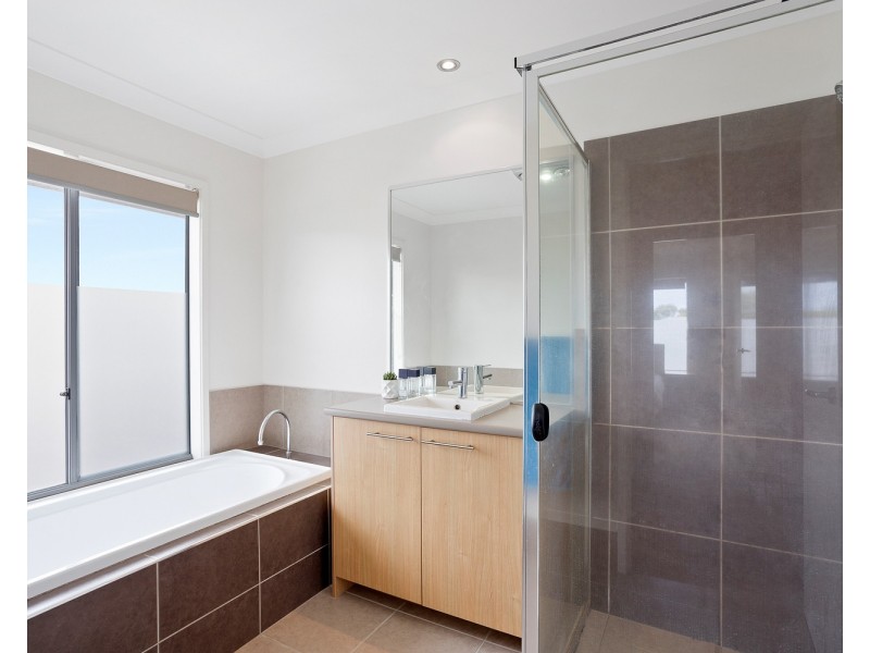 104 Botanical Circuit, Banora Point NSW 2486