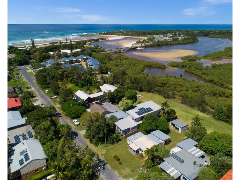 14 Creek Street, Hastings Point NSW 2489