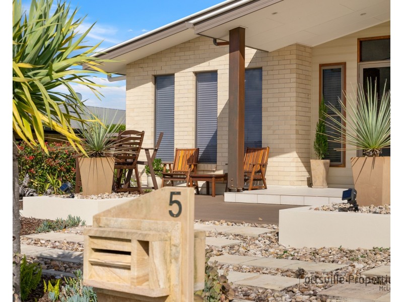 5 Woodfull Crescent, Pottsville NSW 2489