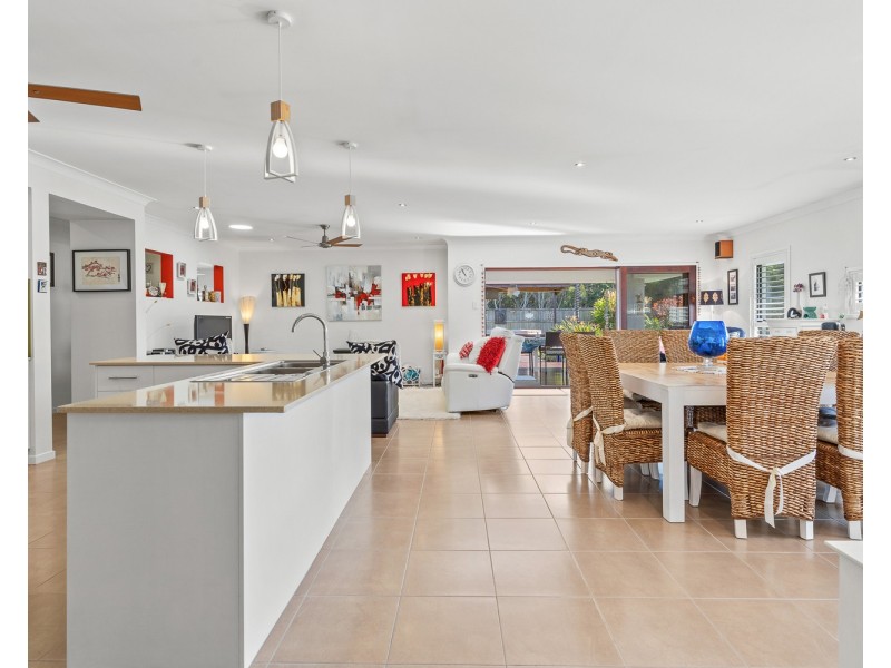 10 Hassett Drive, Pottsville NSW 2489